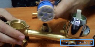 Смесители для душевых кабин - запчасти. Сняли режимный картридж Смесители для душевых кабин - запчасти. Сняли режимный картридж