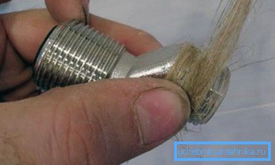 Уплотнение резьбы пенькой Уплотнение резьбы пенькой