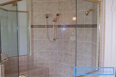 Большая кабинка под стеклом Большая кабинка под стеклом