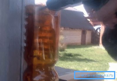 Прикручиваем умывальник к столбу Прикручиваем умывальник к столбу