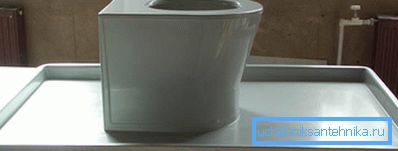 Простейшая стеклопластиковая модель, которая изготовлена в монолитном виде вместе с полкой Простейшая стеклопластиковая модель, которая изготовлена в монолитном виде вместе с полкой