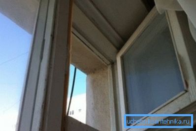 Открытое в морозы окно означает увеличение расходов для энергетиков.