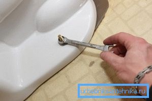 Болты затягиваем очень осторожно, без лишних усилий. Болты затягиваем очень осторожно, без лишних усилий.