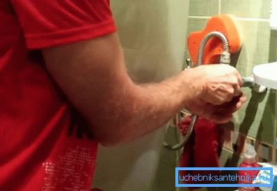 Буксу закручиваем руками Буксу закручиваем руками