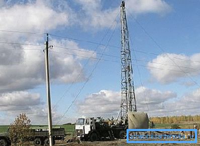 Буровая вышка в работе Буровая вышка в работе