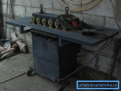 Бывший в употреблении фальце-прокатный станок. Бывший в употреблении фальце-прокатный станок.