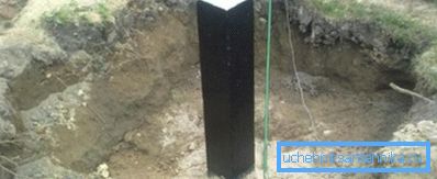 Делаем гидроизоляцию битумной мастикой.