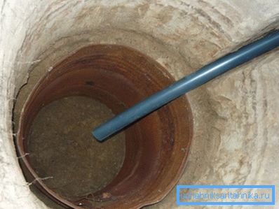 Делаем слив из пластиковой трубы.