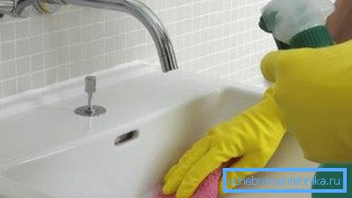 Для нанесения раствора можно использовать обычный пульверизатор. Для нанесения раствора можно использовать обычный пульверизатор.