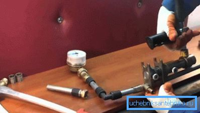 Для работы лучше использовать фирменный инструмент. Для работы лучше использовать фирменный инструмент.