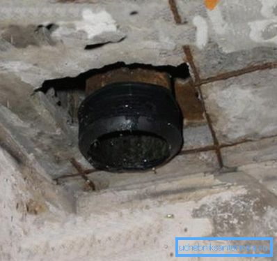 Для снижения шума можно оставить чугунную крестовину в перекрытии Для снижения шума можно оставить чугунную крестовину в перекрытии
