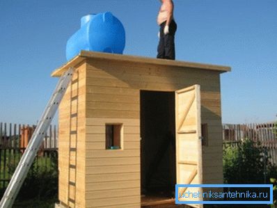 Дощатый душ с раздевалкой Дощатый душ с раздевалкой