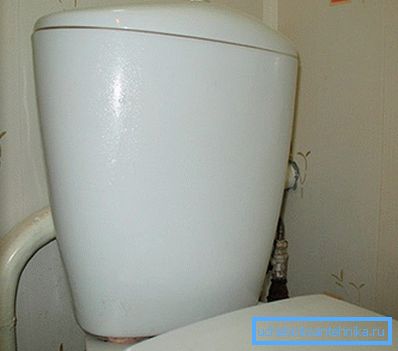 Если образовался конденсат, не стоит сразу же бежать в магазин и требовать обмен товара, для начала следует убедиться созданы ли «комфортные» условия для его работы Если образовался конденсат, не стоит сразу же бежать в магазин и требовать обмен товара, для начала следует убедиться созданы ли «комфортные» условия для его работы
