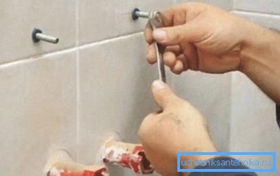 Инструкция предполагает использование минимального количества крепежей для установки навесной полипропиленовой мойки Инструкция предполагает использование минимального количества крепежей для установки навесной полипропиленовой мойки