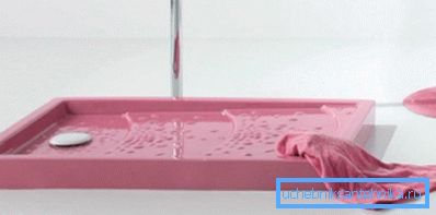 Изделие из цветной керамики.
