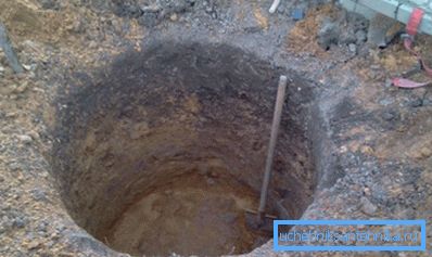 Изготовление шурфа под установку кессона из бетонных колец. Изготовление шурфа под установку кессона из бетонных колец.
