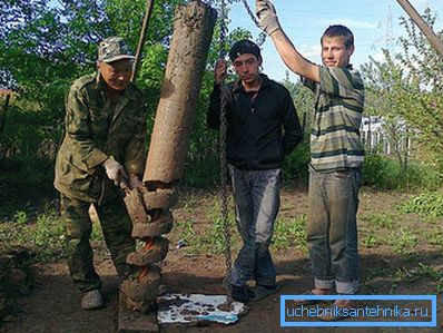 Извлеченный из скважины шнек