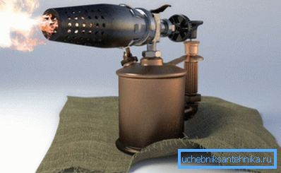 Как разморозить трубы водопровода верно