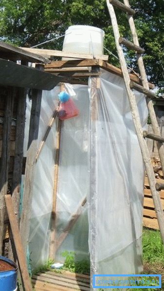 Конструкция, обтянутая полиэтиленом Конструкция, обтянутая полиэтиленом
