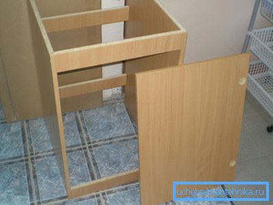 Конструкция подстолья не отличается сложностью Конструкция подстолья не отличается сложностью