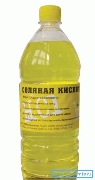 Концентрированная соляная кислота продается в полиэтиленовой бутылке. Концентрированная соляная кислота продается в полиэтиленовой бутылке.