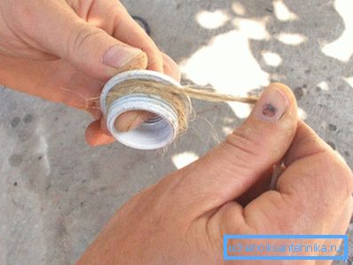 Льняная пакля по сей день остается одним из самых надежных вариантов уплотнения резьбы Льняная пакля по сей день остается одним из самых надежных вариантов уплотнения резьбы