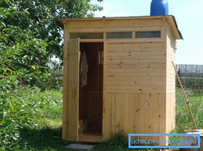 Лучи солнца нагревают бочку и воду, которая в нее налита. Лучи солнца нагревают бочку и воду, которая в нее налита.