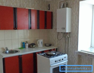 Любительское фото газового котла, который установлен в квартире многоэтажного дома Любительское фото газового котла, который установлен в квартире многоэтажного дома