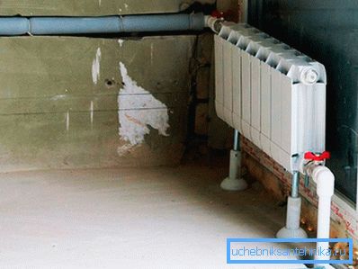 Маскировка труб в помещениях кирпичных и каменных домов