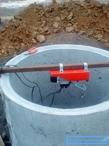 Мини таль для извлечения наполненных ведер.