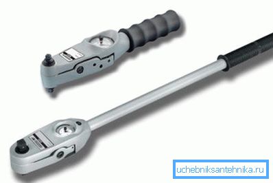 На фото – динамометрические ключи На фото – динамометрические ключи