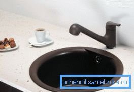 На фото: мойка на 40 см может иметь и круглую форму, если это подходит для вашей кухни