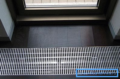 На фото – скрытый напольный конвектор На фото – скрытый напольный конвектор