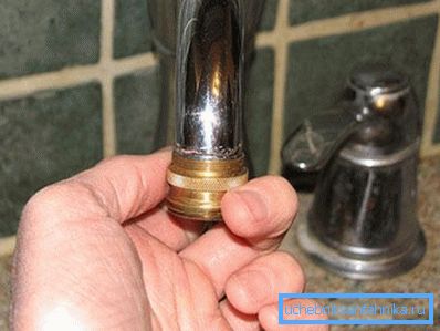 Наглядно продемонстрировано как подключить чудо-шланг к водопроводу - просто купите специальный переходник с соответствующей резьбой Наглядно продемонстрировано как подключить чудо-шланг к водопроводу - просто купите специальный переходник с соответствующей резьбой