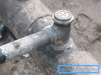 Осуществление врезки в общую металлическую магистраль водоснабжения Осуществление врезки в общую металлическую магистраль водоснабжения