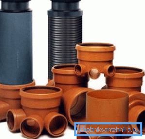 Пластиковые канализационные колодцы также имеют определенный диаметр, а конструкция их лотка зависит только от области применения и назначения конкретного устройства