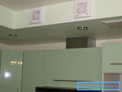 Пластиковые решетки для вентиляции кухонного пространства