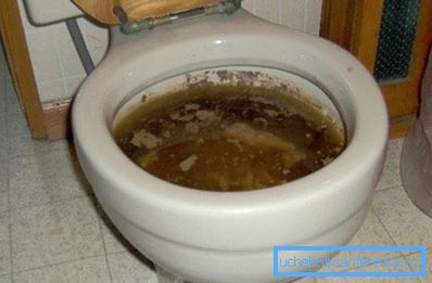 При засоре вода долго не покидает чашу. При засоре вода долго не покидает чашу.
