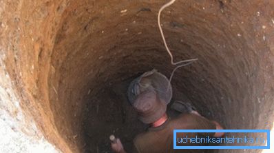 Работать в ограниченном пространстве довольно сложно, при этом тому, кто поднимает ведра с песком, ничуть не легче Работать в ограниченном пространстве довольно сложно, при этом тому, кто поднимает ведра с песком, ничуть не легче