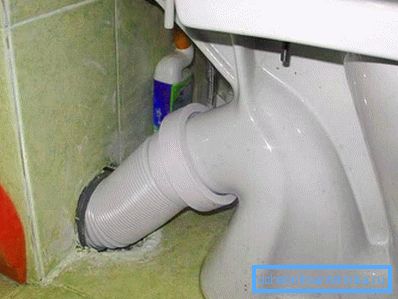 Ручная очистка гофры унитаза