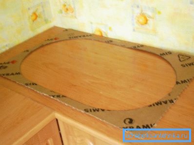 Сделать лекало просто, зато с его помощью работы значительно упрощаются