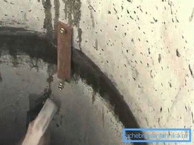 Скрепление бетонных колец. Скрепление бетонных колец.