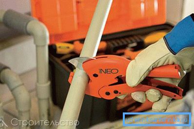 Монтаж труб пвх: разновидности и особенности