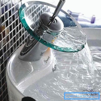 Стандартный кран водопад для раковины.
