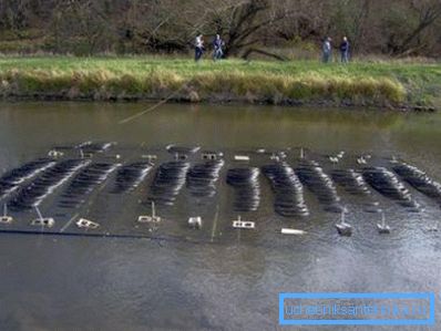 Теплообменник погружается в воду. Теплообменник погружается в воду.