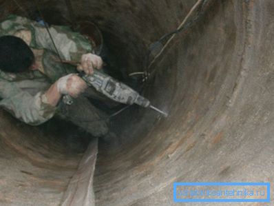 Убирание перфоратором расслоившегося бетона Убирание перфоратором расслоившегося бетона