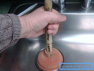 Удаление засора вантузом Удаление засора вантузом