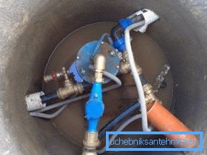Устье укрепляют бетонным стаканом или обсадной трубой из стали.