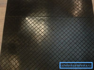 Устройство ставим на специальный антивибрационный ковер из резины. Устройство ставим на специальный антивибрационный ковер из резины.