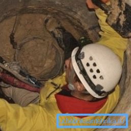 В зависимости от типа источника и его глубины, очистка условно делится на несколько основных методов, которые можно применить без привлечения сторонних специалистов: